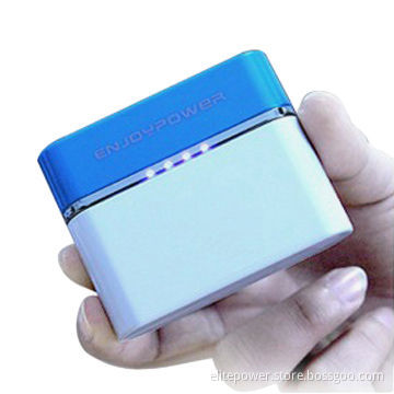 Chargers for iPhone, 4,400mAh/Samsung/HTC/RIM's BlackBerry, Comes in White, Black/Pink